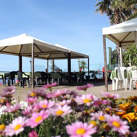 호텔 Ristorante Lucciola 2*