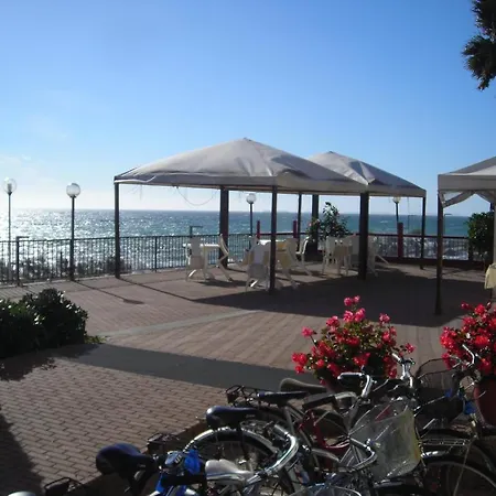 호텔 Ristorante Lucciola 2*