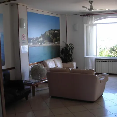 Ristorante Lucciola 호텔