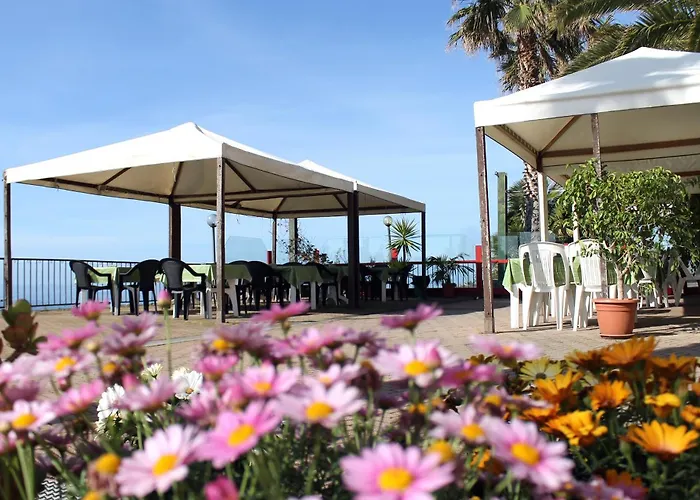 מלון Ristorante Lucciola 2*