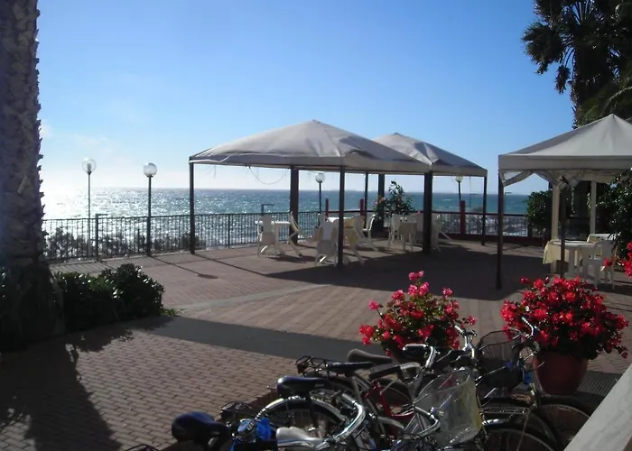 מלון Ristorante Lucciola 2*